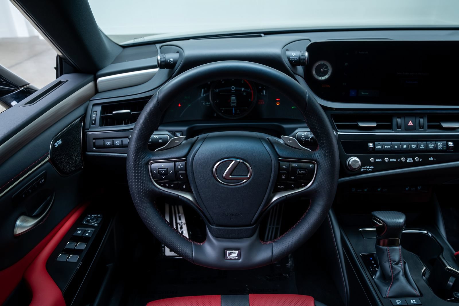 Used 2025 Lexus ES 300h FWD image 11