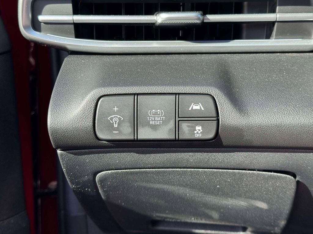 Used 2023 Hyundai Elantra Limited FWD image 22