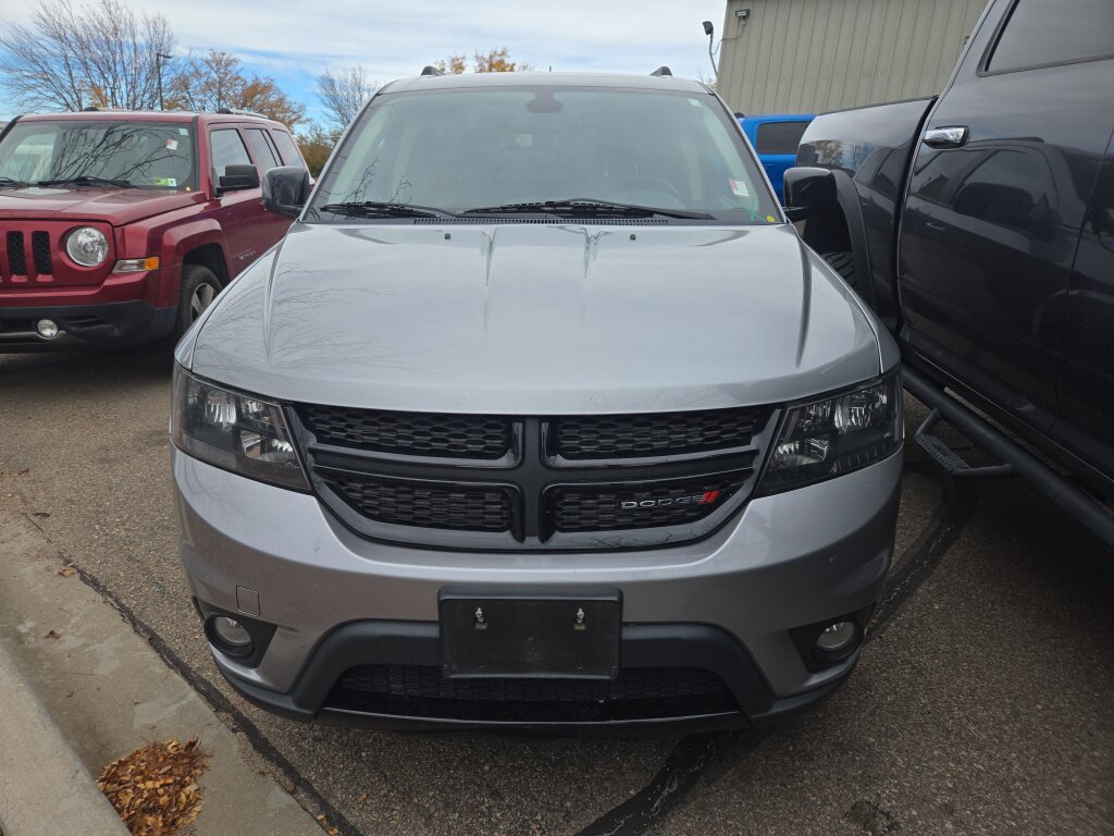 Used 2019 Dodge Journey SE w/ Blacktop Package FWD image 2