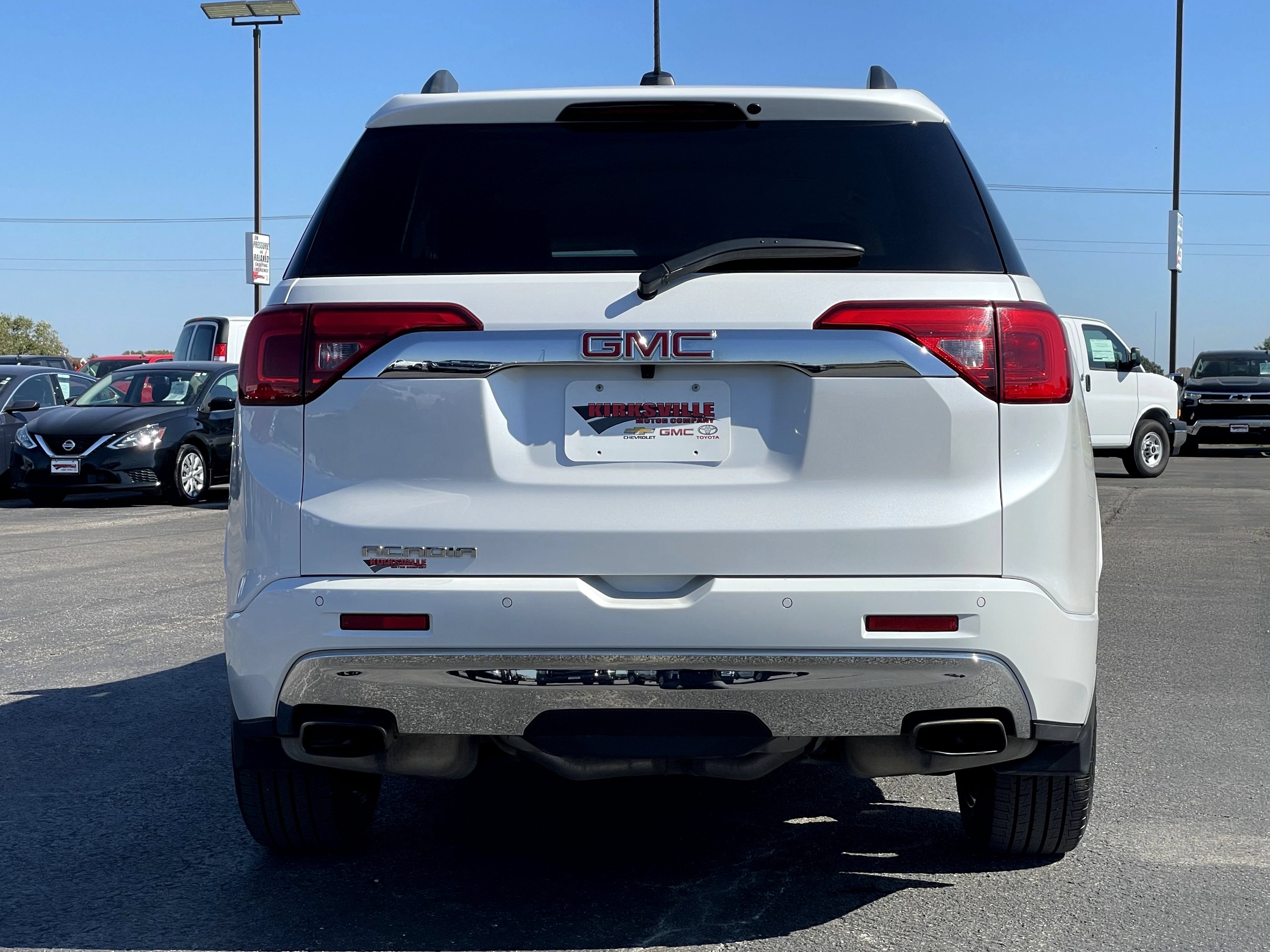 Used 2019 GMC Acadia Denali w/ Technology Package FWD image 4