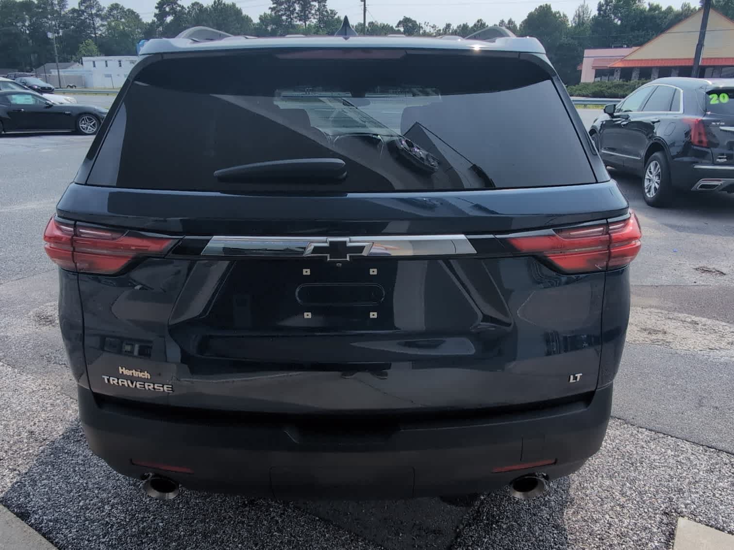 Used 2023 Chevrolet Traverse LT FWD image 8
