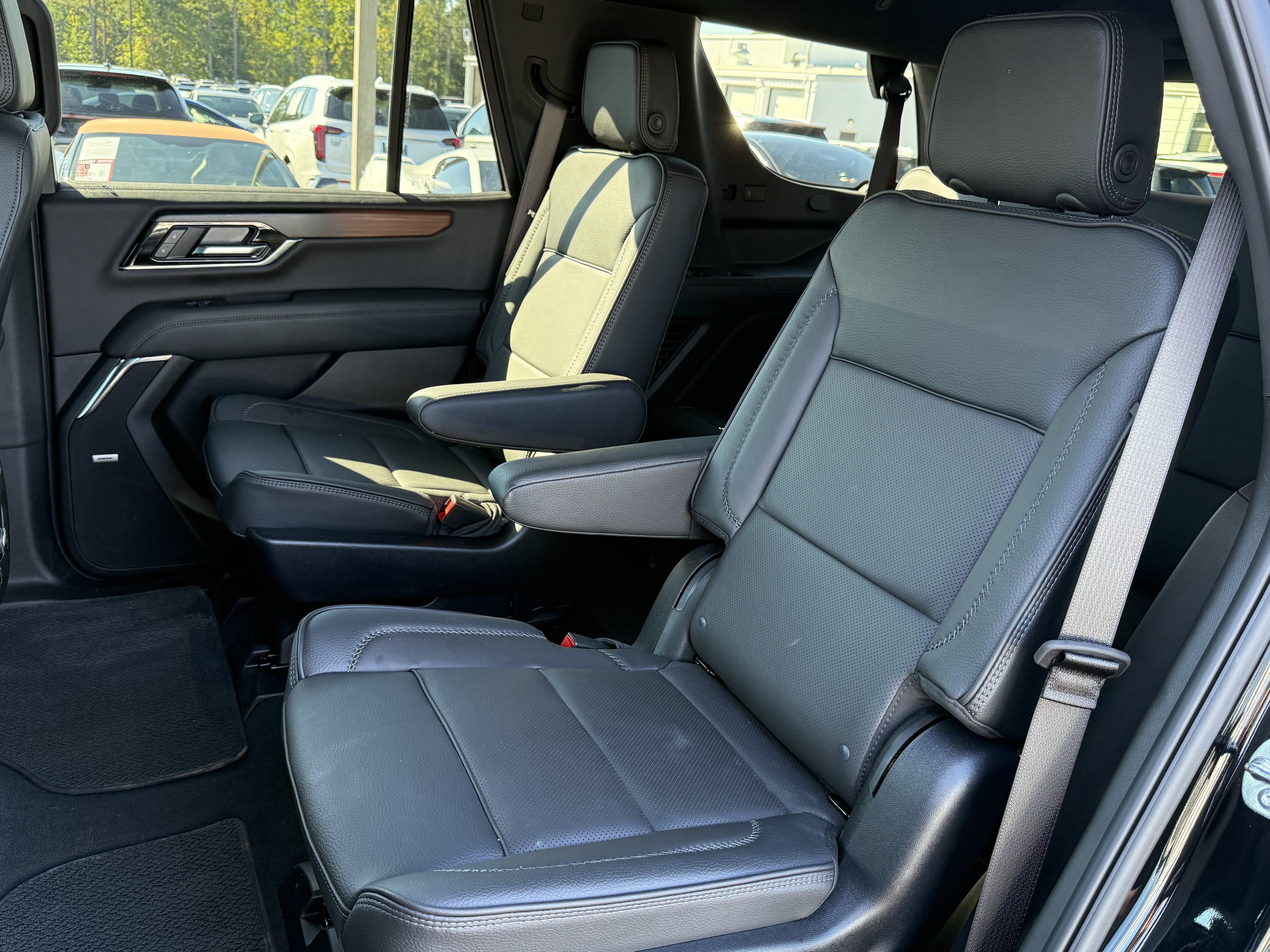 Used 2026 GMC Yukon Denali w/ Sun & Power Step Package AWD/4WD image 33