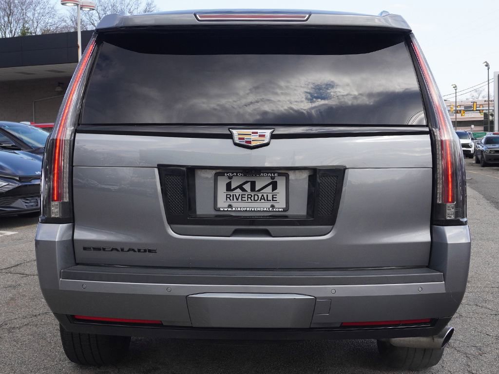 Used 2020 Cadillac Escalade Luxury w/ Escalade Sport Edition image 16