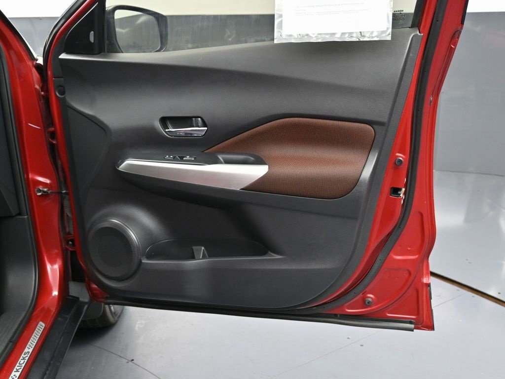 Used 2019 Nissan Kicks SR image 33