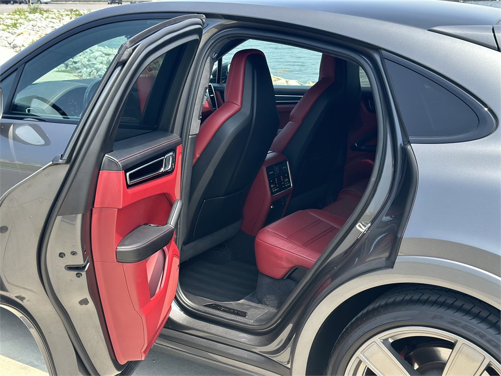 Used 2022 Porsche Cayenne GTS image 19