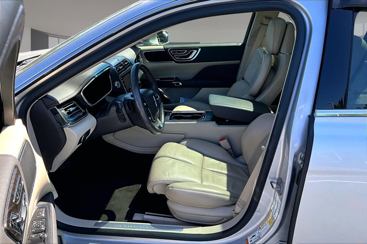 Used 2017 Lincoln Continental Reserve FWD image 21