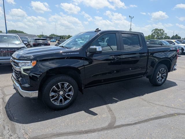 Used 2024 Chevrolet Silverado 1500 LT AWD/4WD image 4
