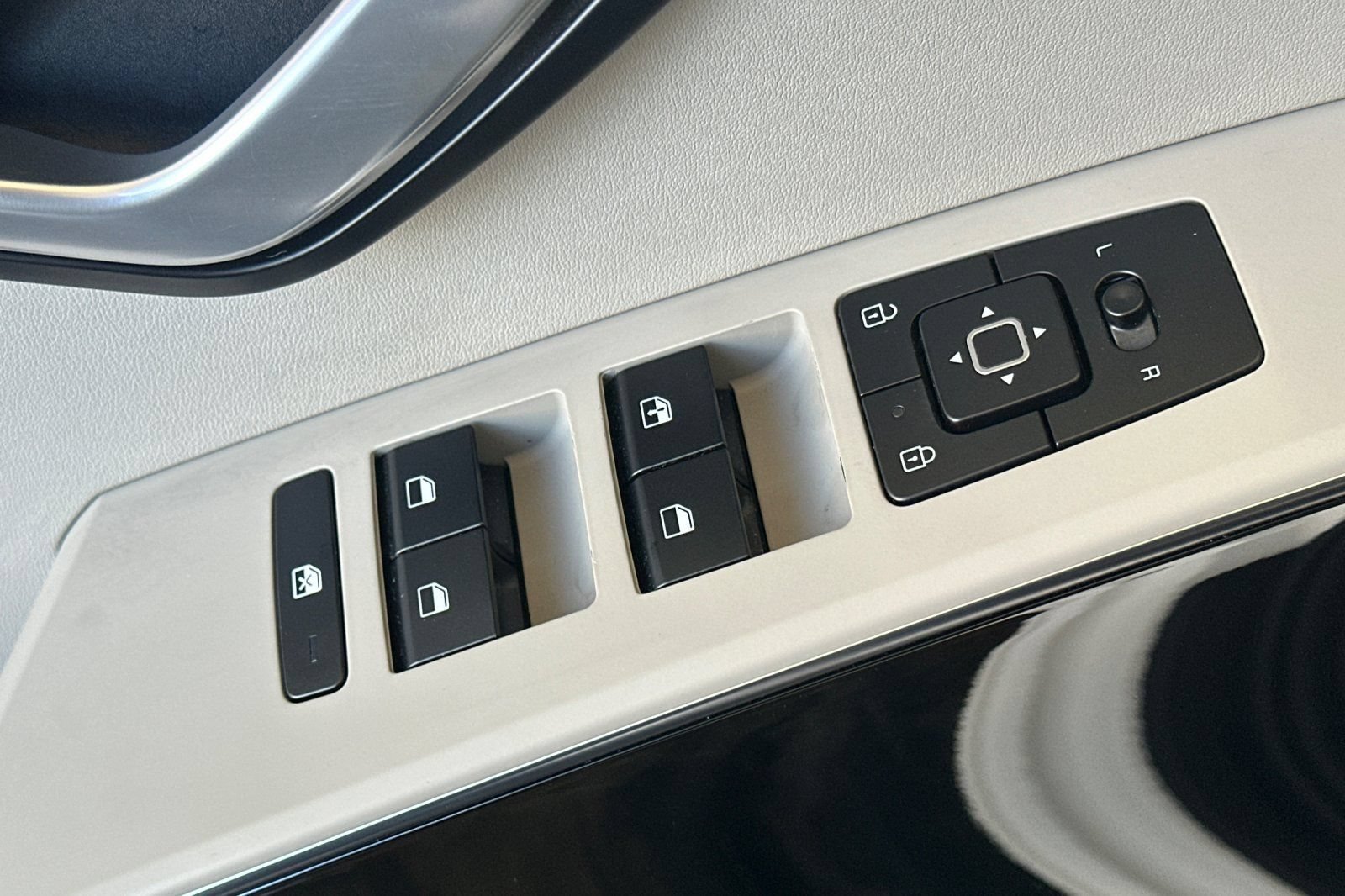 Certified 2023 Kia Niro Wind FWD image 12