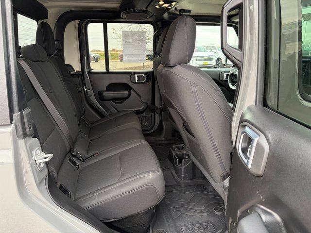 Used 2022 Jeep Gladiator Willys image 18
