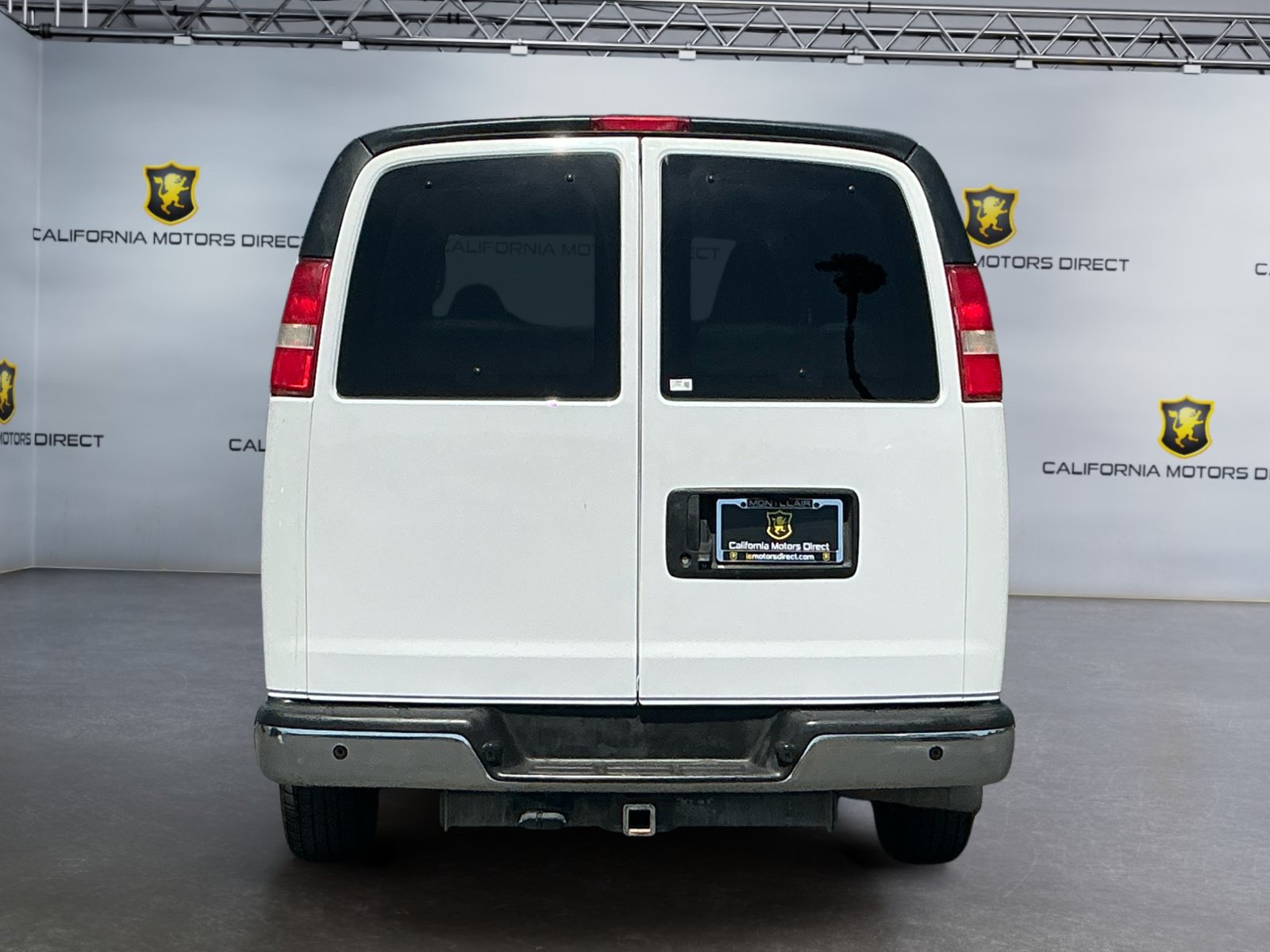 Used 2017 Chevrolet Express 3500 LT w/ LT Preferred Equipment Group RWD image 4