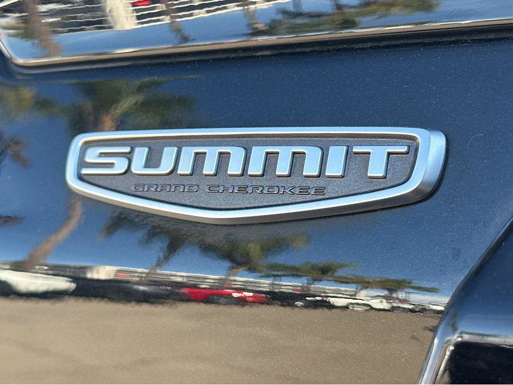 Used 2022 Jeep Grand Cherokee Summit w/ Advanced Protech Group IV AWD/4WD image 42