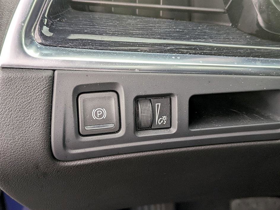 Certified 2025 Cadillac XT5 Premium Luxury image 17