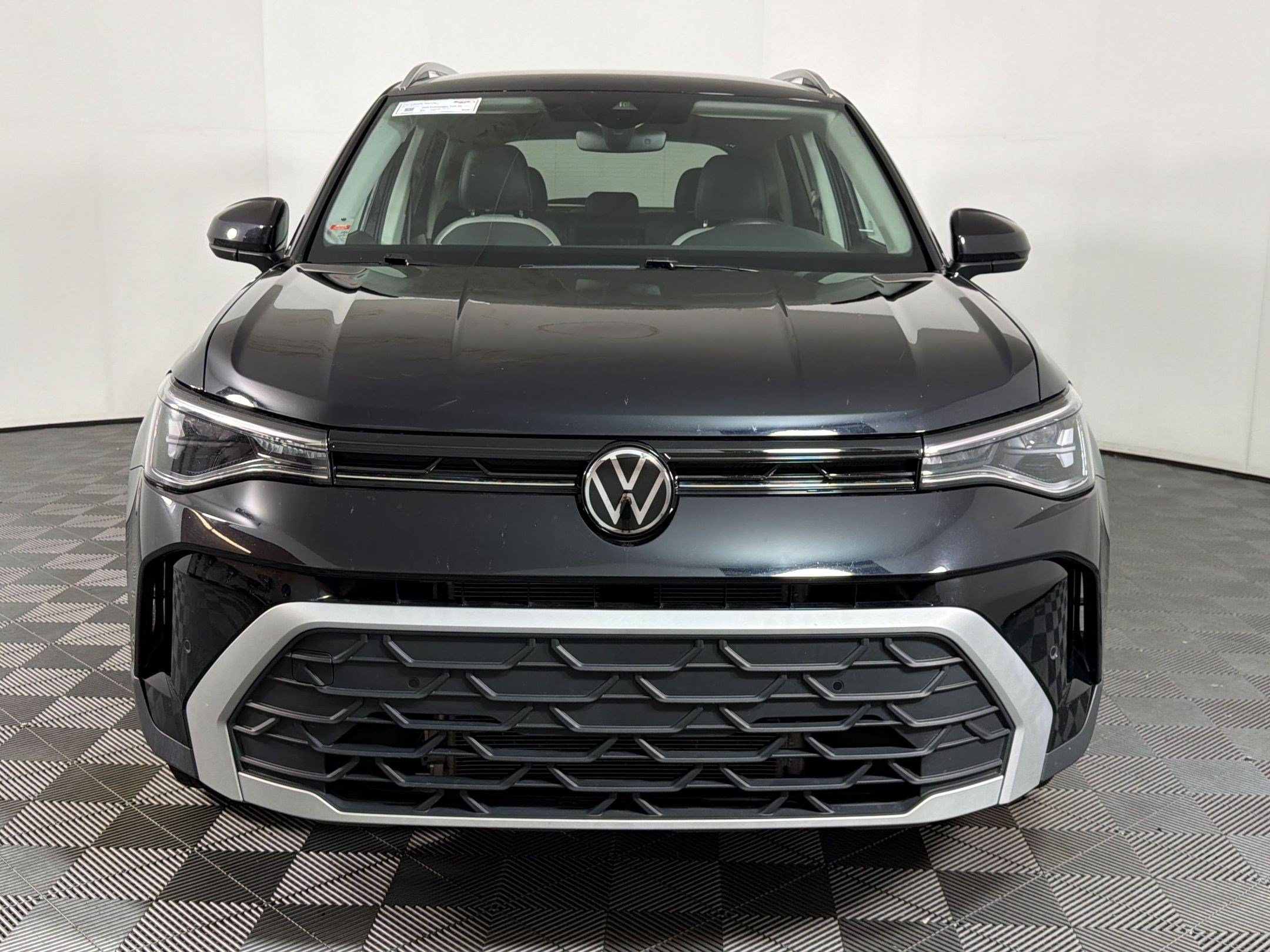 Used 2025 Volkswagen Taos SE FWD image 5