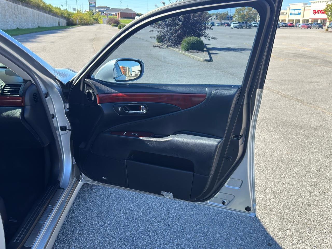 Used 2007 Lexus LS 460 RWD image 40