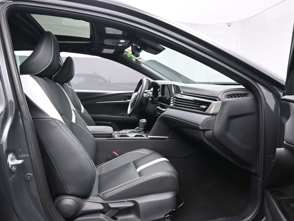 Used 2025 Toyota Camry SE w/ Multimedia Upgrade Package AWD/4WD image 19