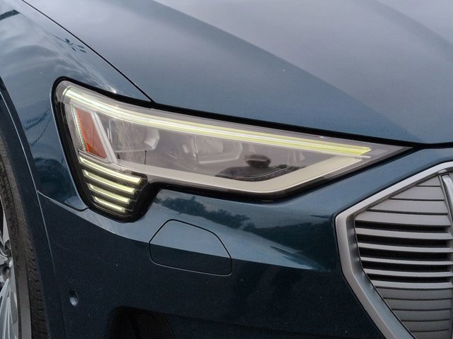 Used 2019 Audi e-tron Prestige w/ Prestige Package image 10