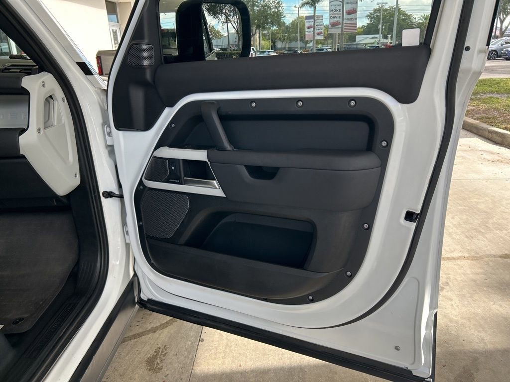Used 2024 Land Rover Defender 110 S image 26