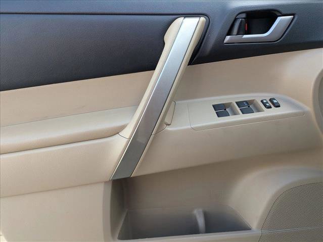 Used 2013 Toyota Highlander SE image 11