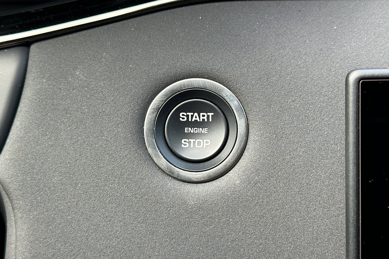 Used 2024 Land Rover Range Rover Evoque Dynamic SE image 34