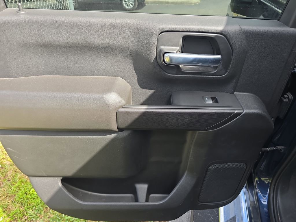 Used 2022 Chevrolet Silverado 2500 Custom w/ Custom Value Package image 9