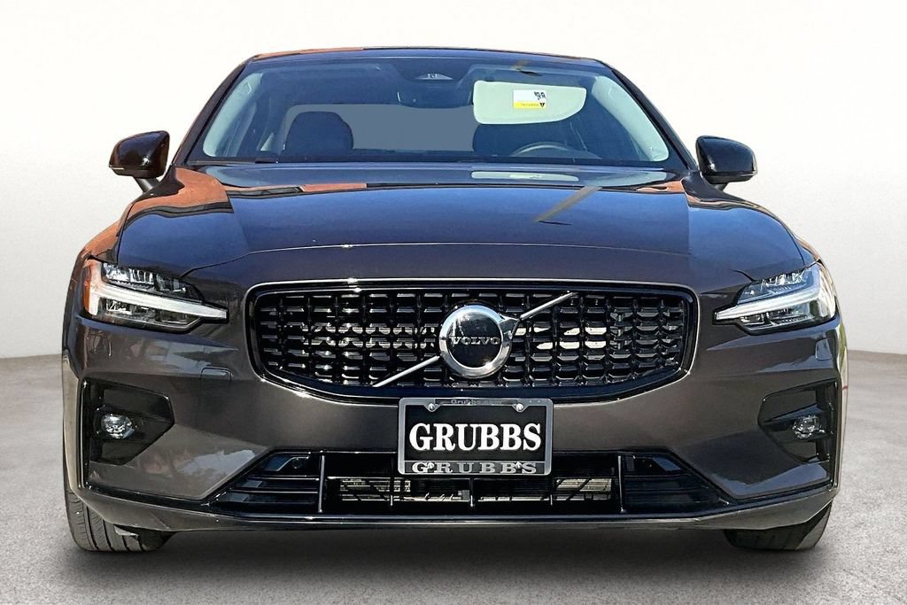 Used 2025 Volvo S60 B5 Core FWD image 4