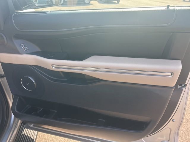 Used 2024 Ford Expedition Limited image 20