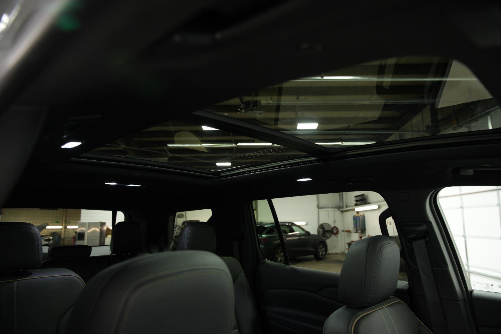 Used 2025 Chevrolet Traverse High Country w/ LPO, Floor Liner Package image 21