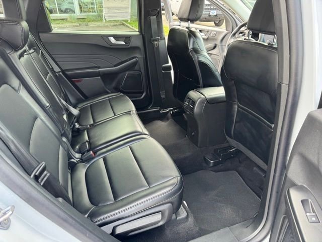 Used 2025 Ford Escape Platinum AWD/4WD image 27