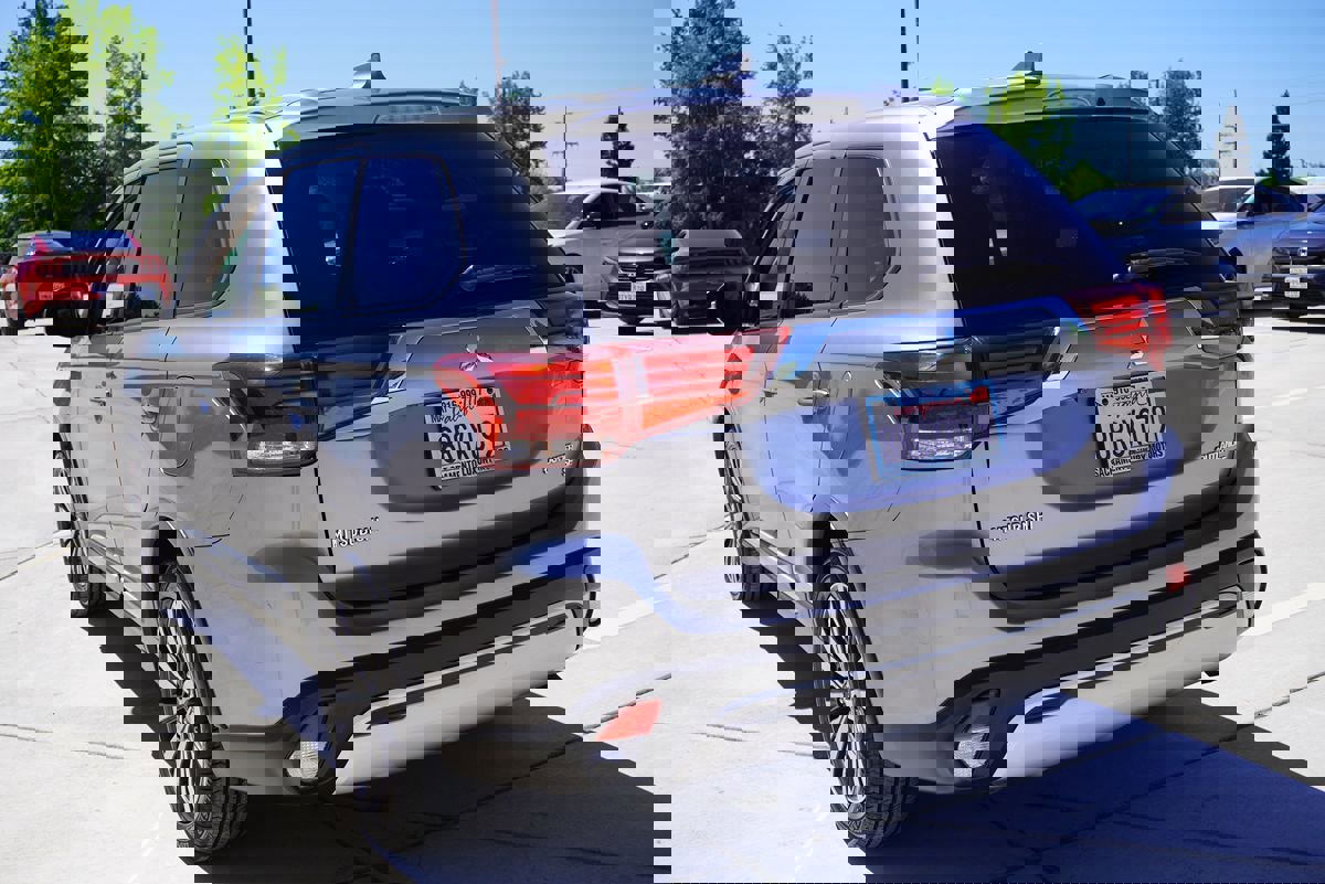 Used 2019 Mitsubishi Outlander SE image 12