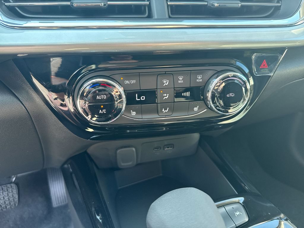New 2026 Chevrolet Trax LT w/ LT Convenience Package FWD image 24