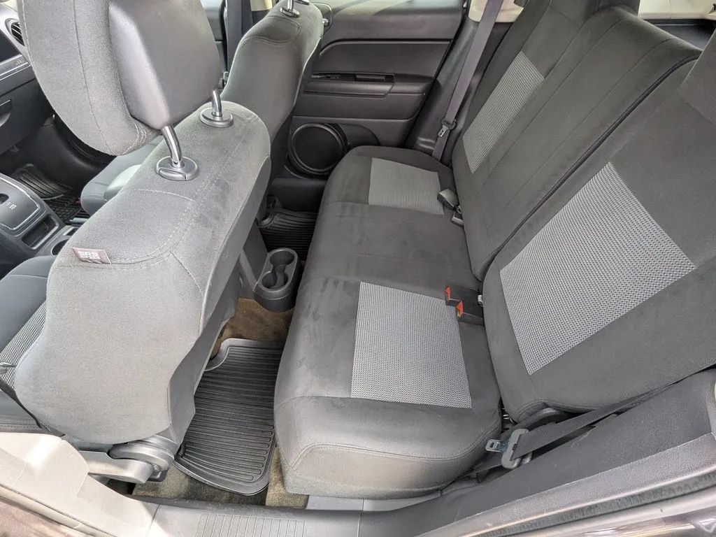 Used 2016 Jeep Patriot Latitude FWD image 17