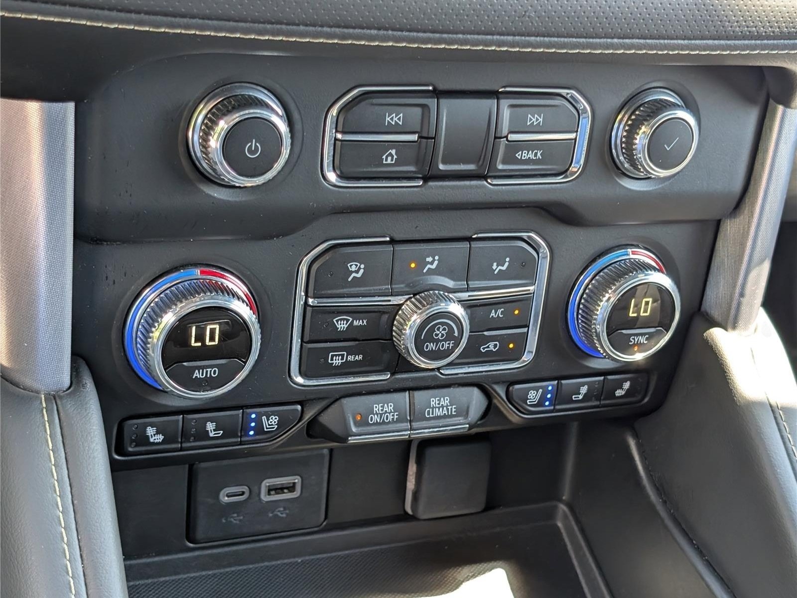 Used 2024 GMC Yukon SLT AWD/4WD image 30