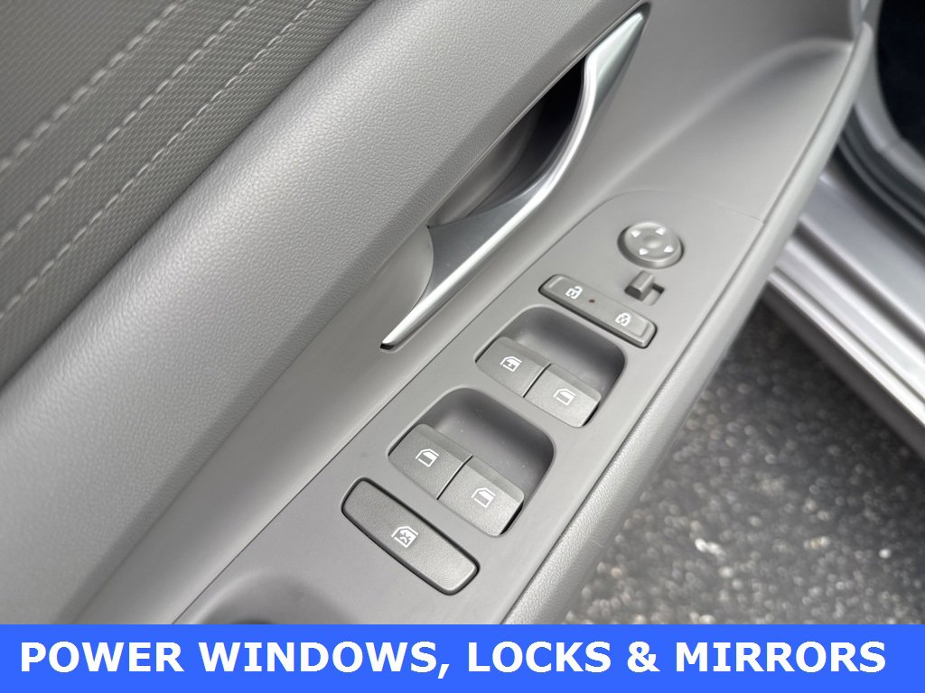 Used 2025 Hyundai Elantra SE w/ Cargo Package image 12