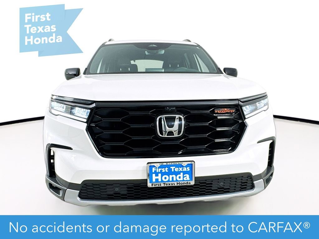 Used 2025 Honda Pilot TrailSport image 2