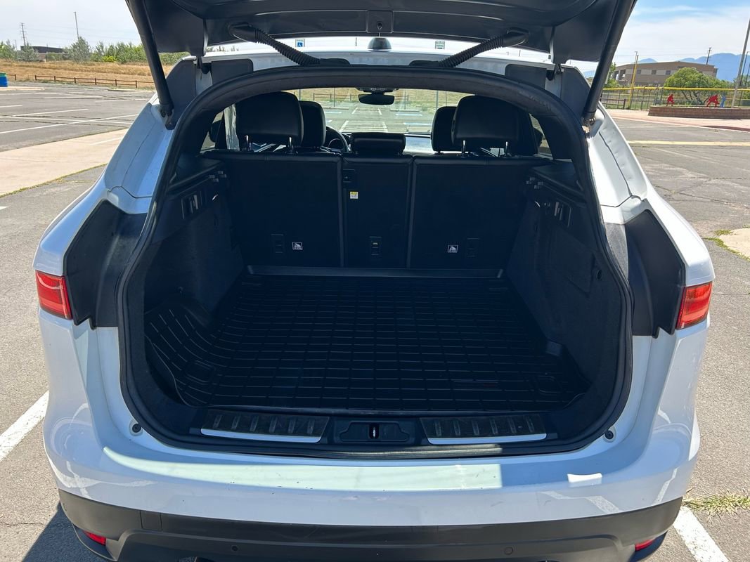 Used 2020 Jaguar F-PACE Premium image 22