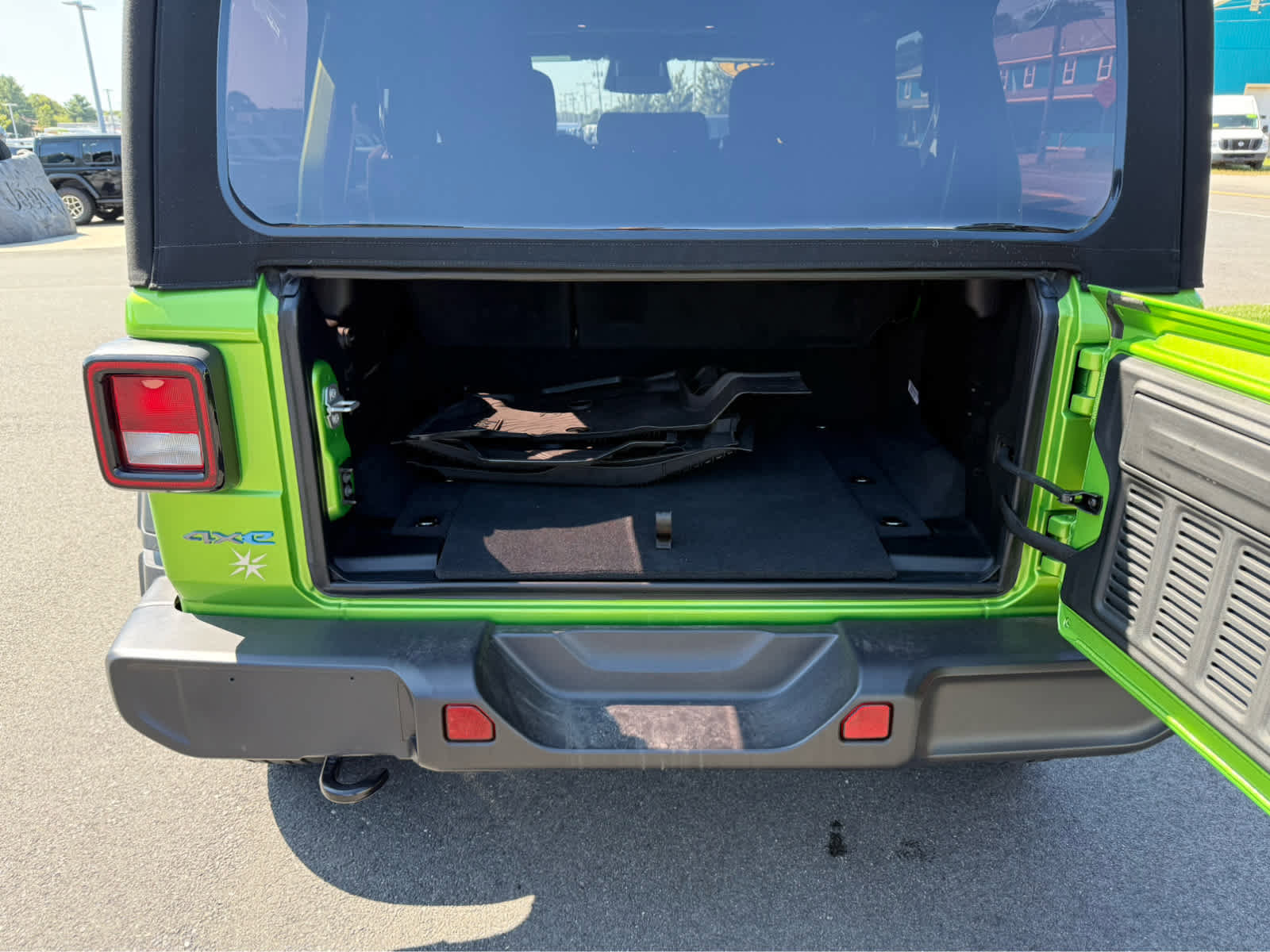 Used 2025 Jeep Wrangler Sport S image 10