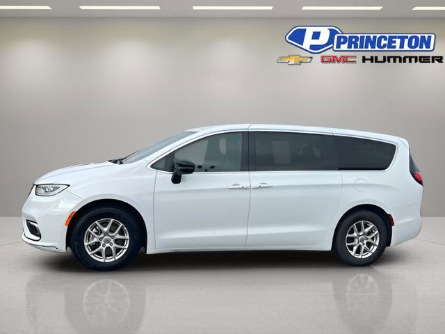 Used 2025 Chrysler Pacifica Select FWD image 4