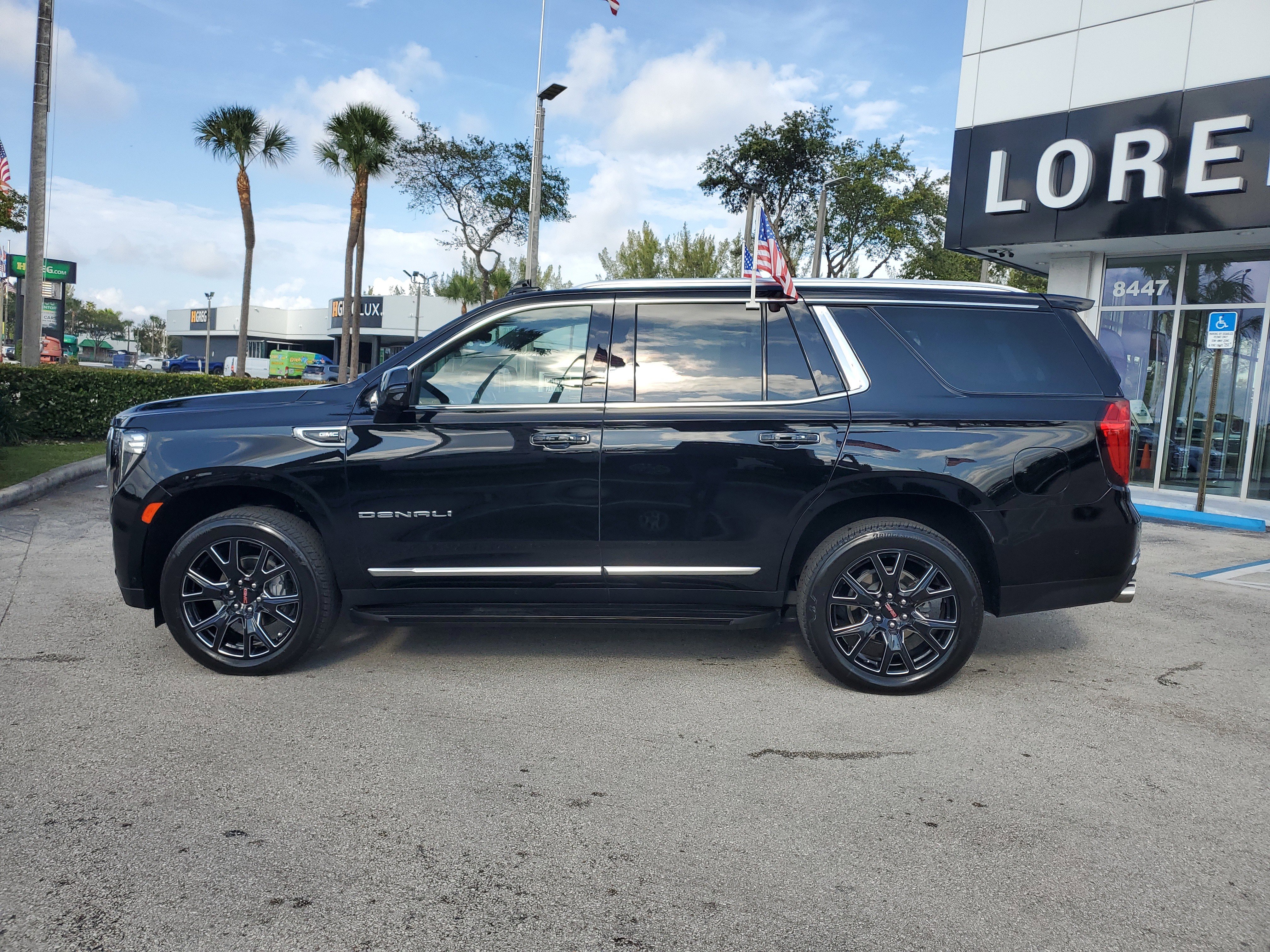 Used 2023 GMC Yukon Denali w/ Advanced Technology Package image 8