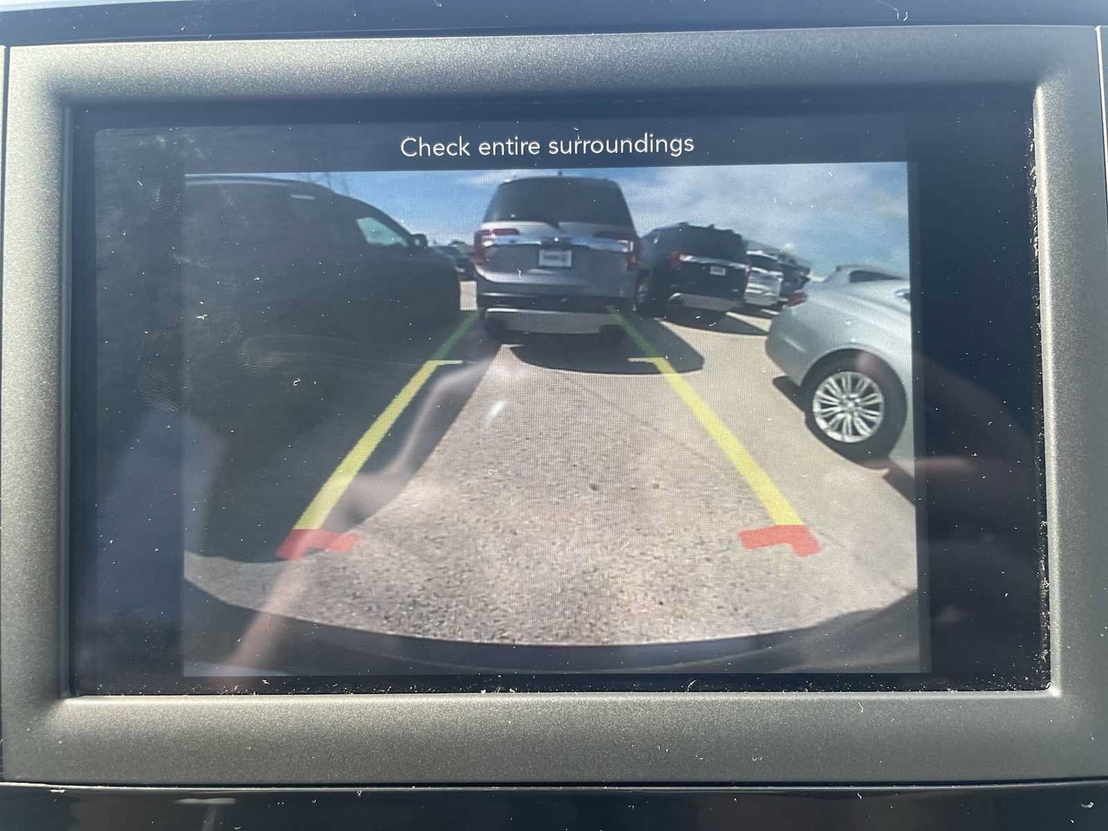 Used 2018 Chrysler Pacifica Touring Plus w/ Tire & Wheel Group FWD image 15