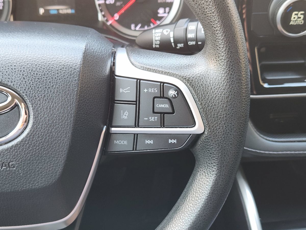 Used 2022 Toyota Highlander L FWD image 49