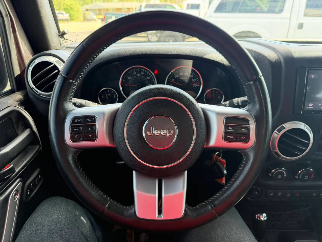 Used 2016 Jeep Wrangler Unlimited Rubicon image 35