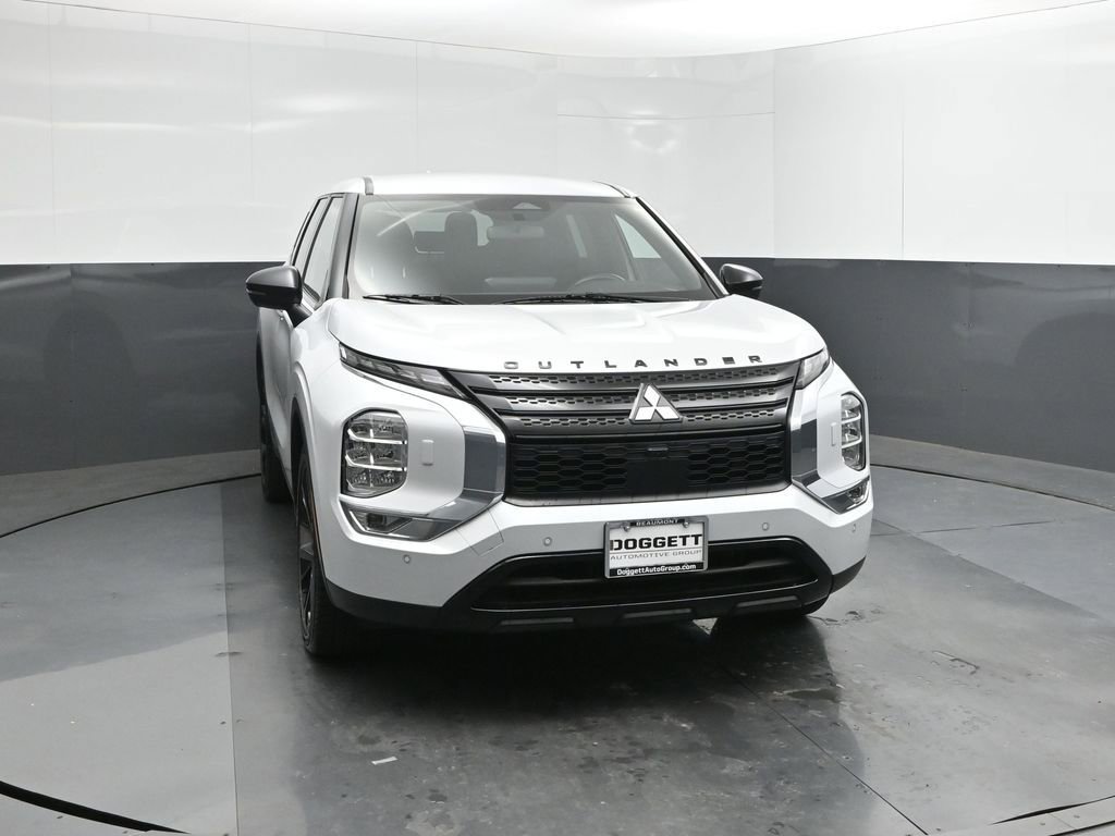 Used 2023 Mitsubishi Outlander SE Black Edition image 22