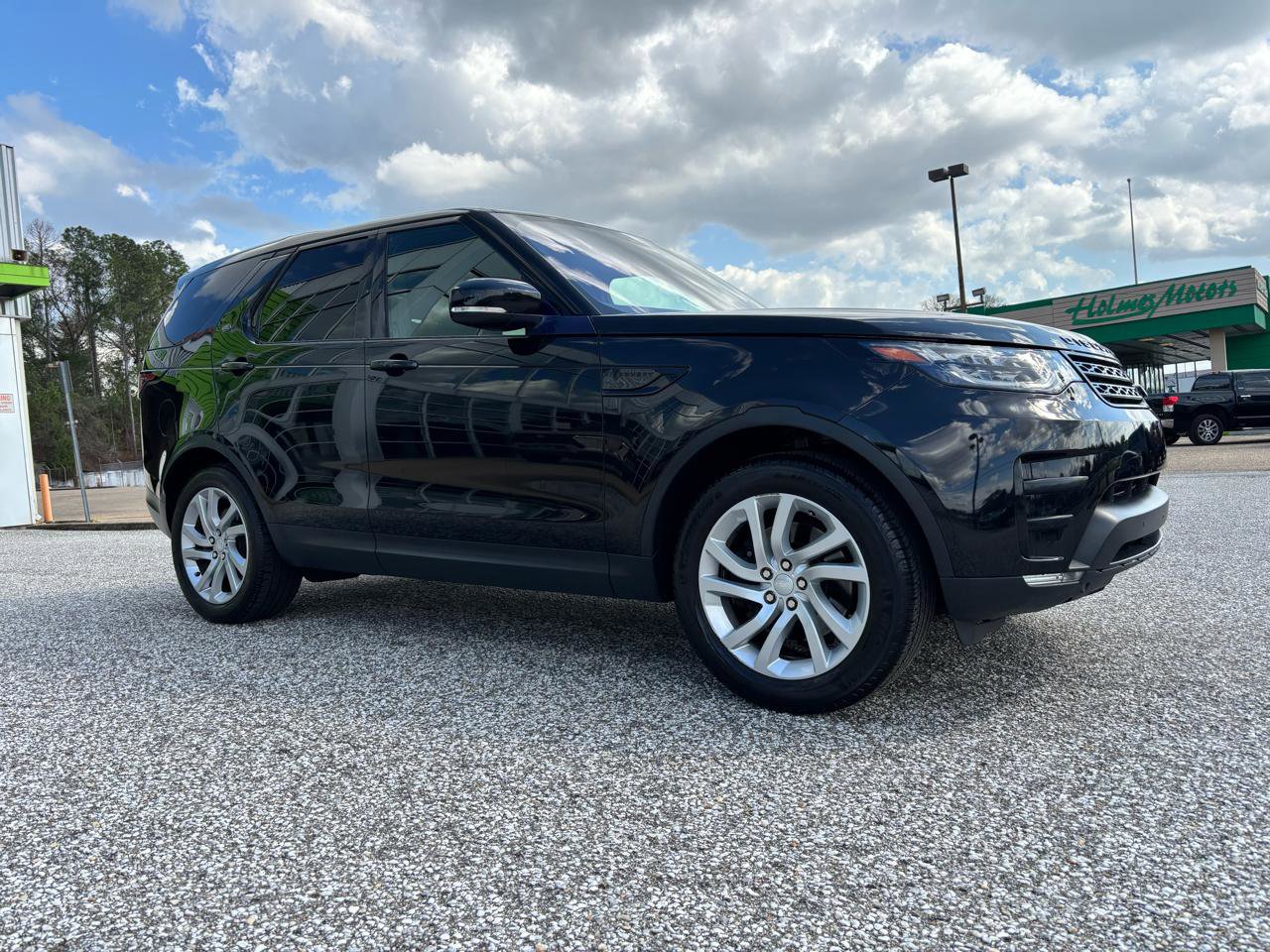 Used 2017 Land Rover Discovery HSE image 8