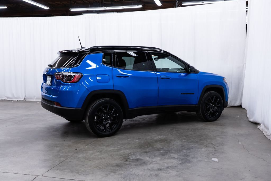 Used 2023 Jeep Compass Latitude AWD/4WD image 6
