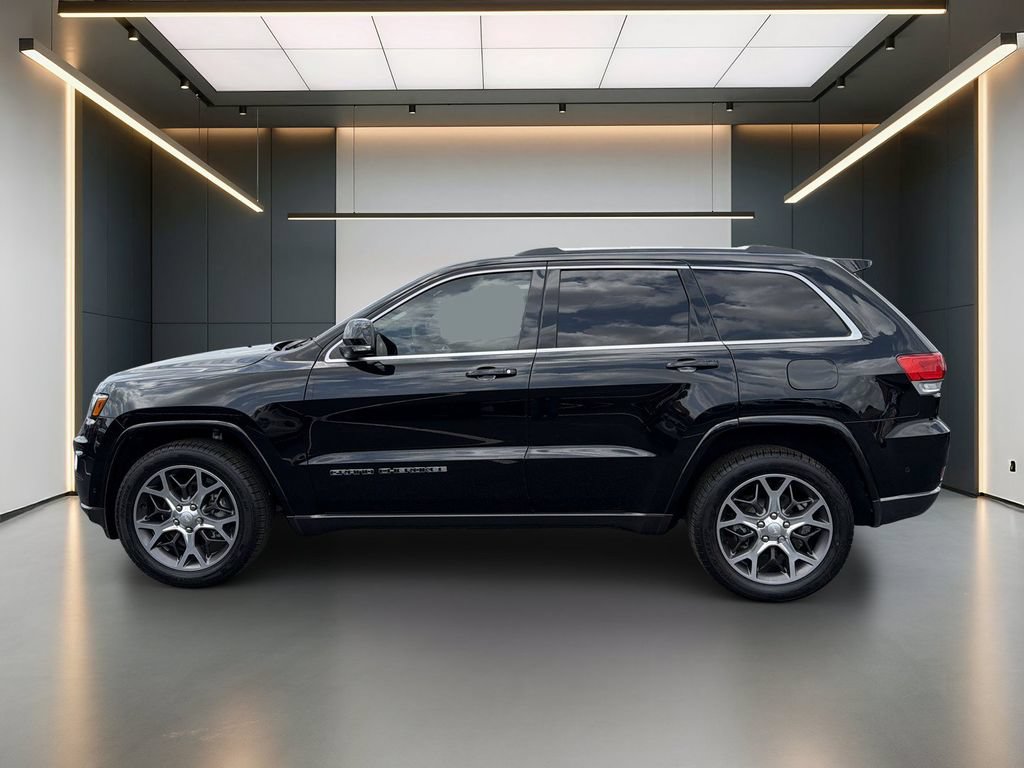 Used 2018 Jeep Grand Cherokee Limited AWD/4WD image 2