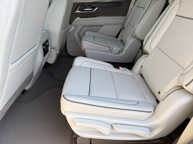 New 2026 GMC Yukon Denali w/ Sun & Power Step Package AWD/4WD image 12