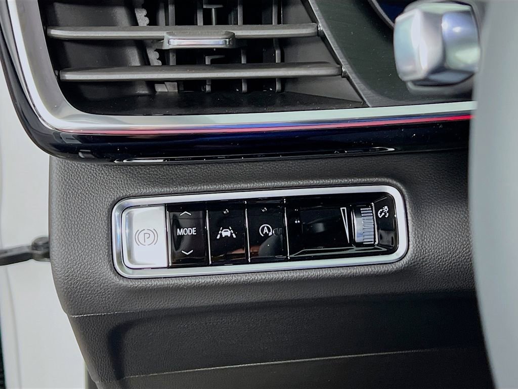 New 2025 Buick Envision Sport Touring image 9