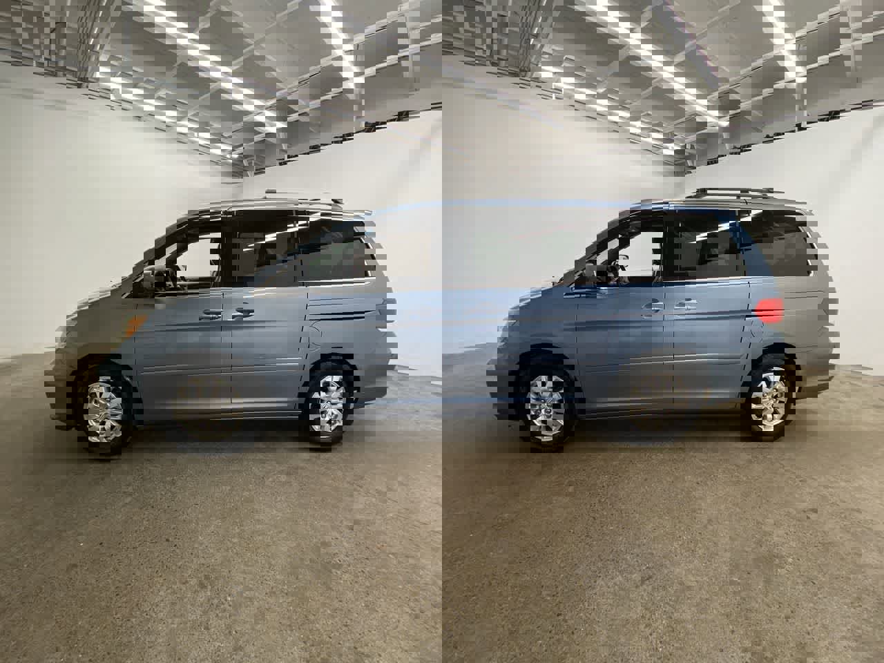 Used 2010 Honda Odyssey EX-L image 3