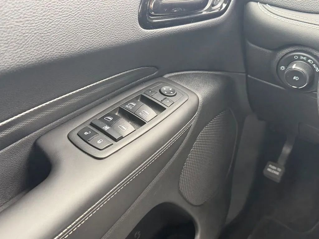 Used 2022 Dodge Durango SRT w/ Technology Group AWD/4WD image 13