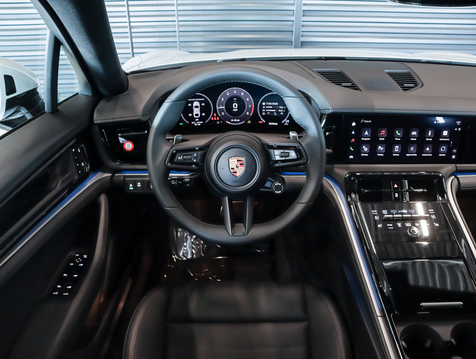 Used 2025 Porsche Panamera 4 image 16